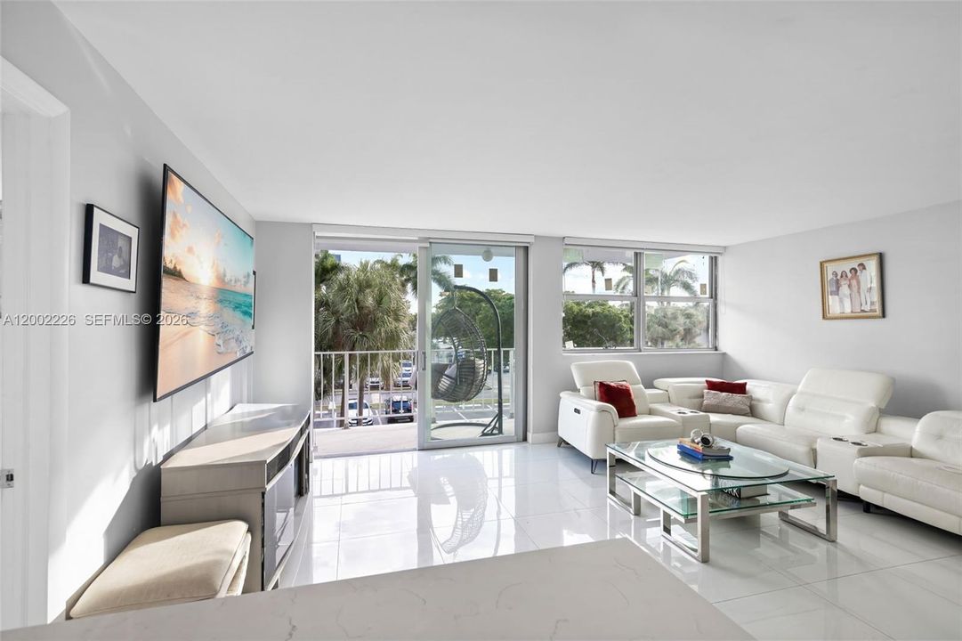 For Sale: $380,000 (2 beds, 2 baths, 1200 Square Feet)