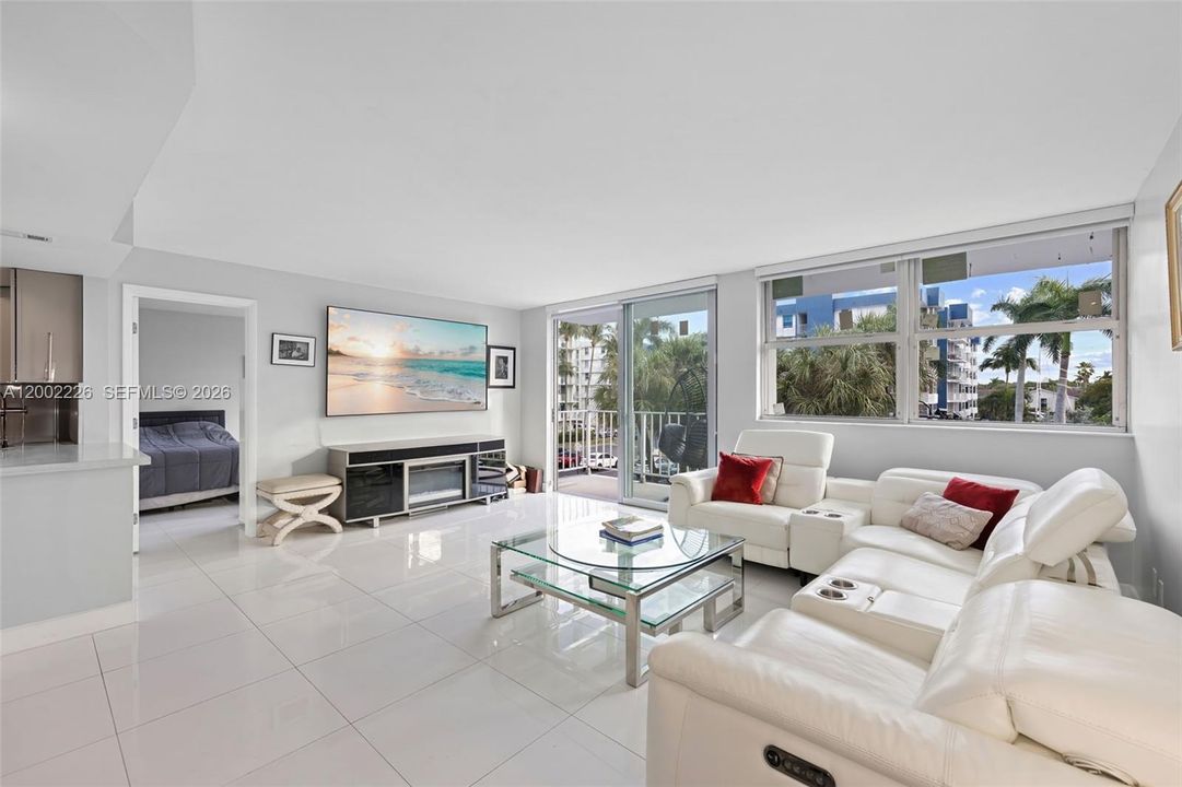 For Sale: $380,000 (2 beds, 2 baths, 1200 Square Feet)