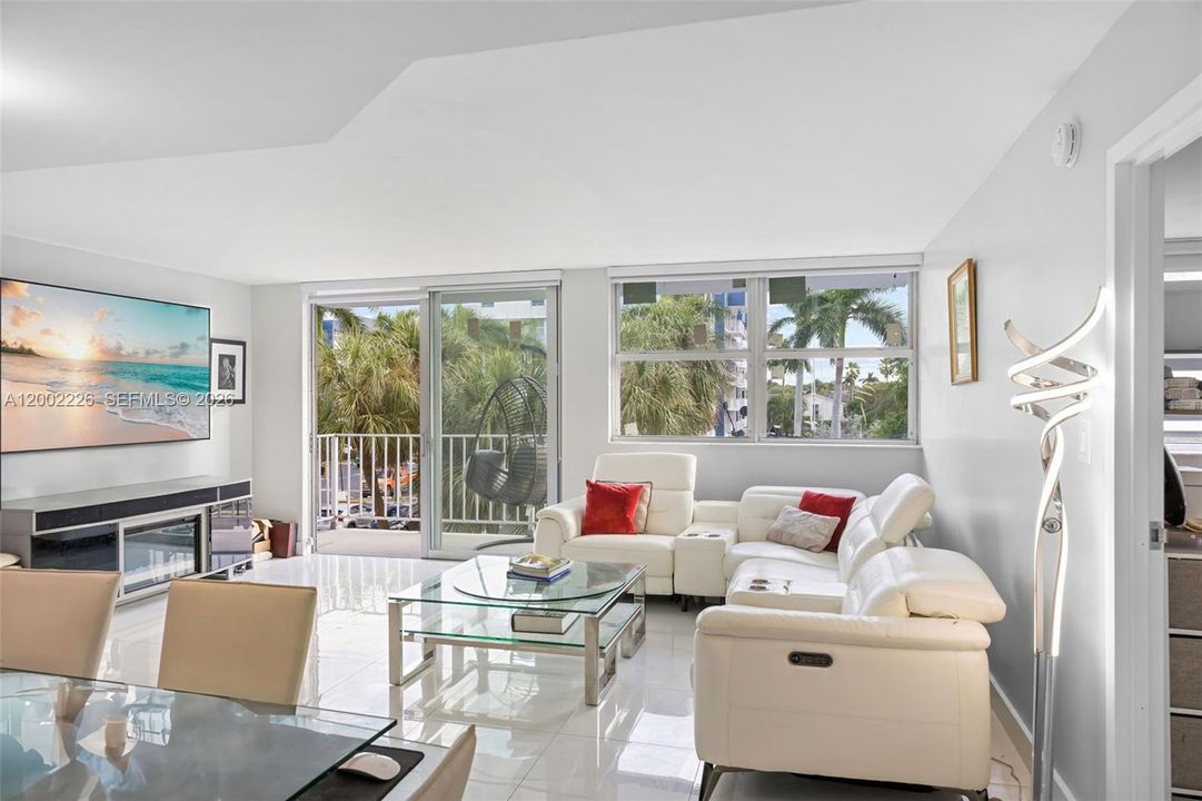 For Sale: $380,000 (2 beds, 2 baths, 1200 Square Feet)