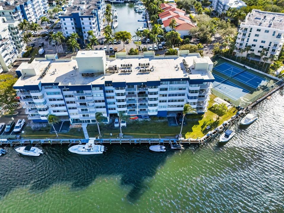 For Sale: $380,000 (2 beds, 2 baths, 1200 Square Feet)