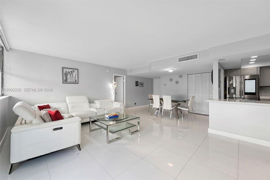 For Sale: $380,000 (2 beds, 2 baths, 1200 Square Feet)