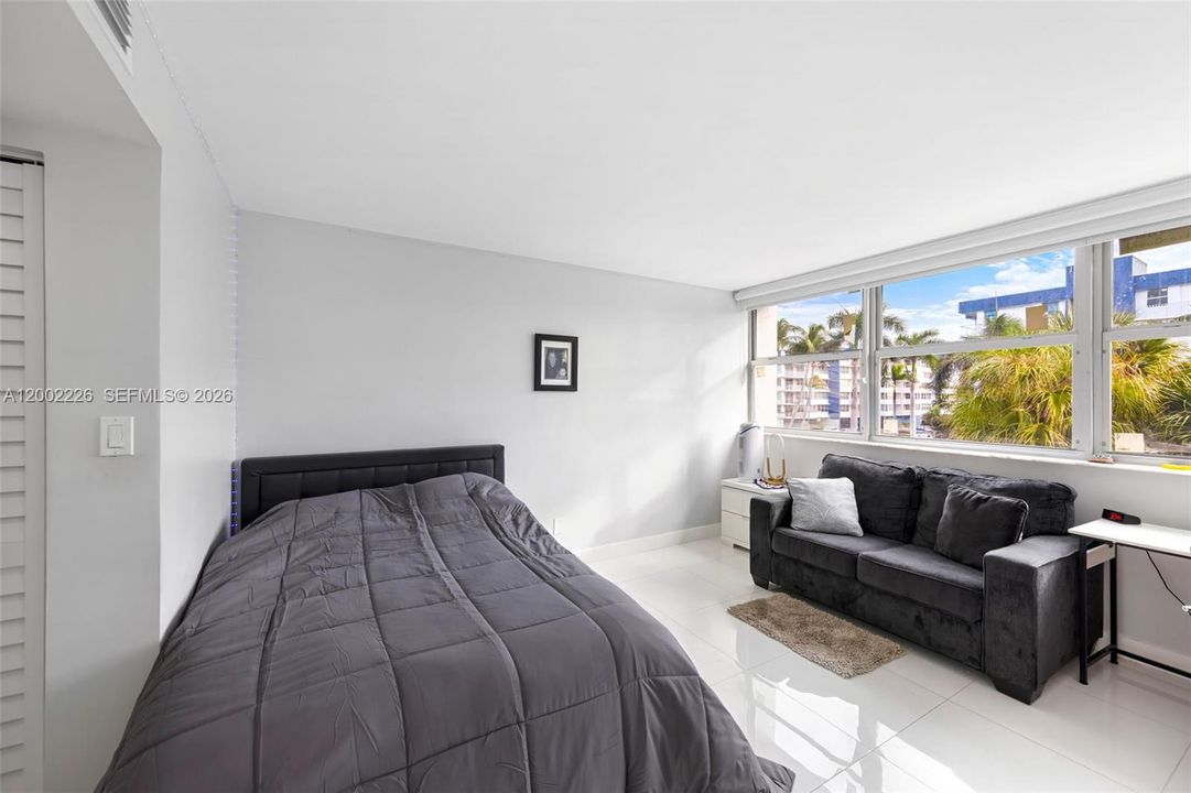 For Sale: $380,000 (2 beds, 2 baths, 1200 Square Feet)