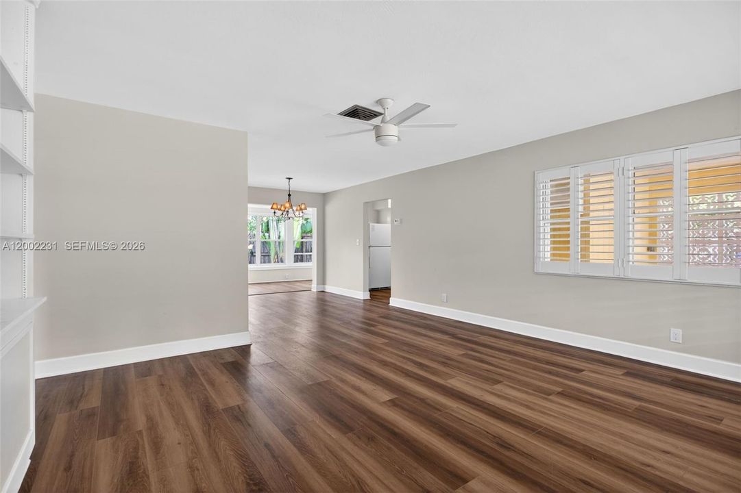 En Venta: $685,000 (3 camas, 2 baños, 1559 Pies cuadrados)