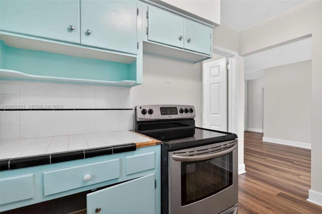 En Venta: $685,000 (3 camas, 2 baños, 1559 Pies cuadrados)