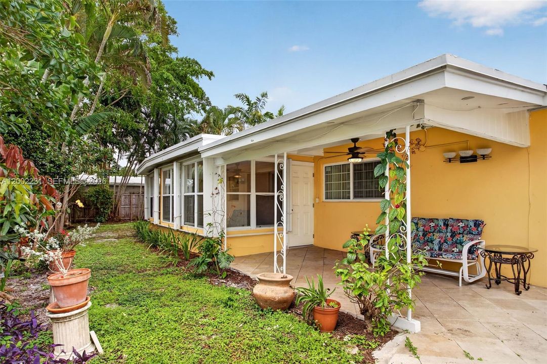 En Venta: $685,000 (3 camas, 2 baños, 1559 Pies cuadrados)