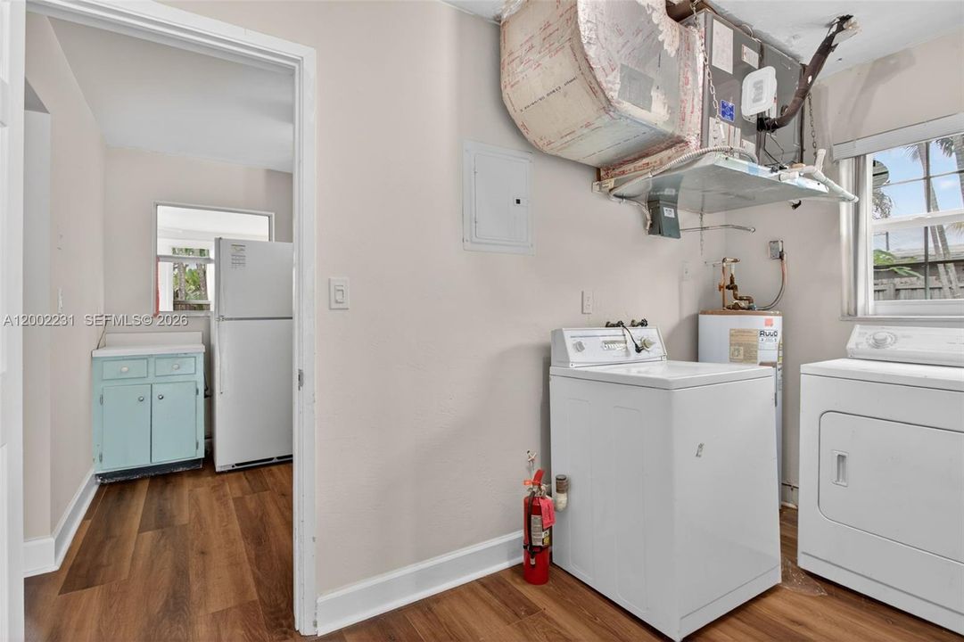 En Venta: $685,000 (3 camas, 2 baños, 1559 Pies cuadrados)