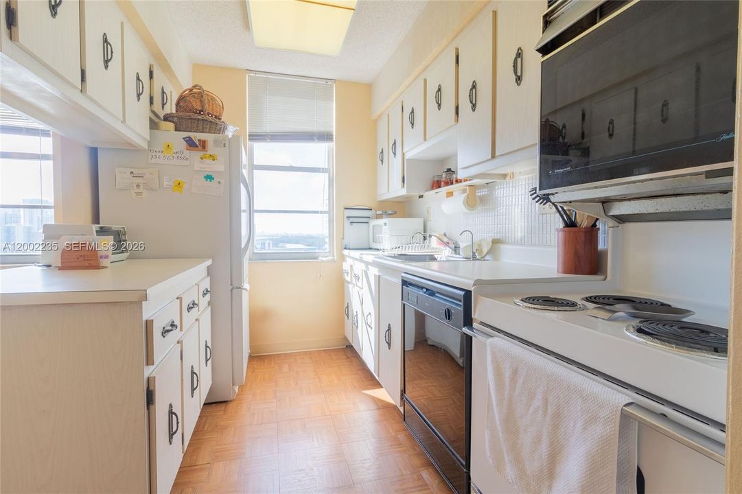 Active With Contract: $459,000 (2 beds, 2 baths, 1856 Square Feet)