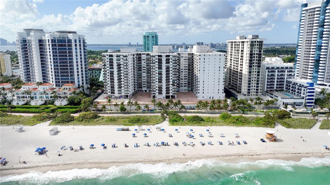 Active With Contract: $339,000 (1 beds, 2 baths, 1063 Square Feet)