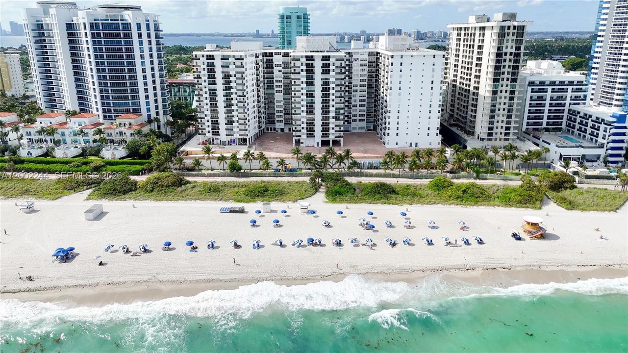 Active With Contract: $339,000 (1 beds, 2 baths, 1063 Square Feet)