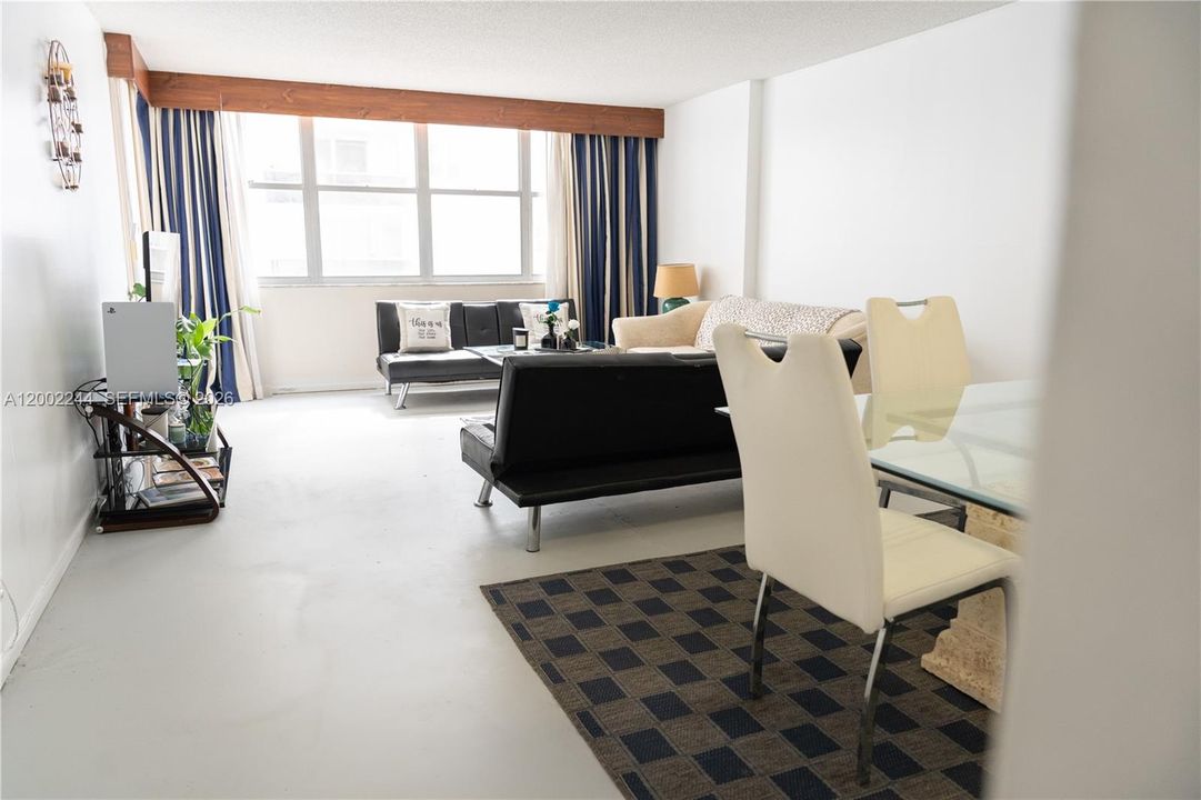 Active With Contract: $339,000 (1 beds, 2 baths, 1063 Square Feet)