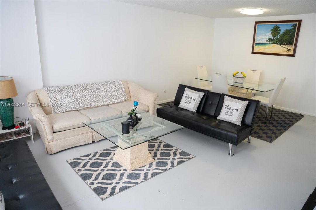 Active With Contract: $339,000 (1 beds, 2 baths, 1063 Square Feet)