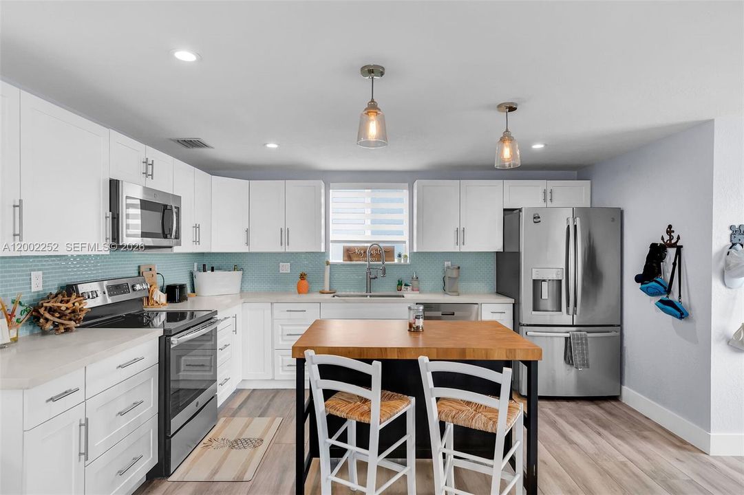 For Sale: $799,000 (4 beds, 3 baths, 1762 Square Feet)