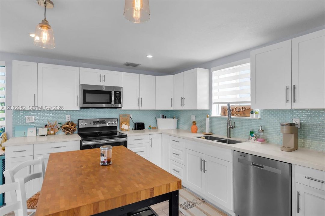 For Sale: $799,000 (4 beds, 3 baths, 1762 Square Feet)