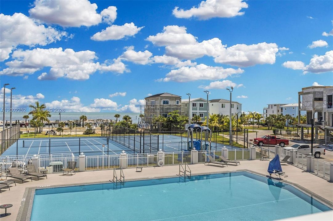 For Sale: $799,000 (4 beds, 3 baths, 1762 Square Feet)