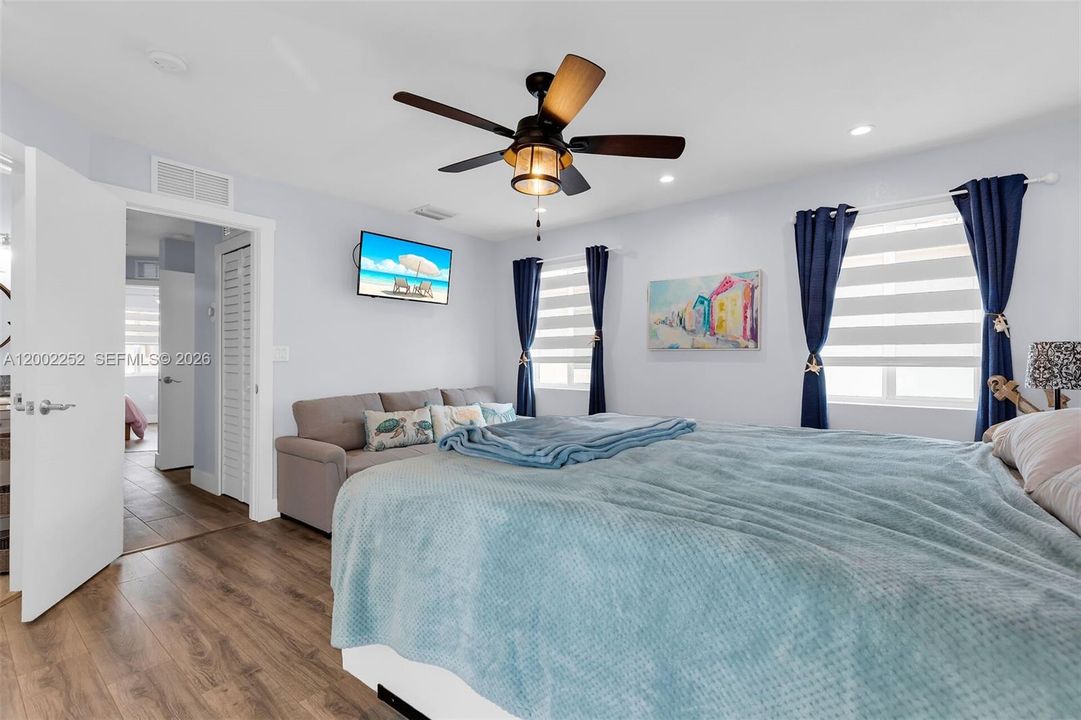 For Sale: $799,000 (4 beds, 3 baths, 1762 Square Feet)