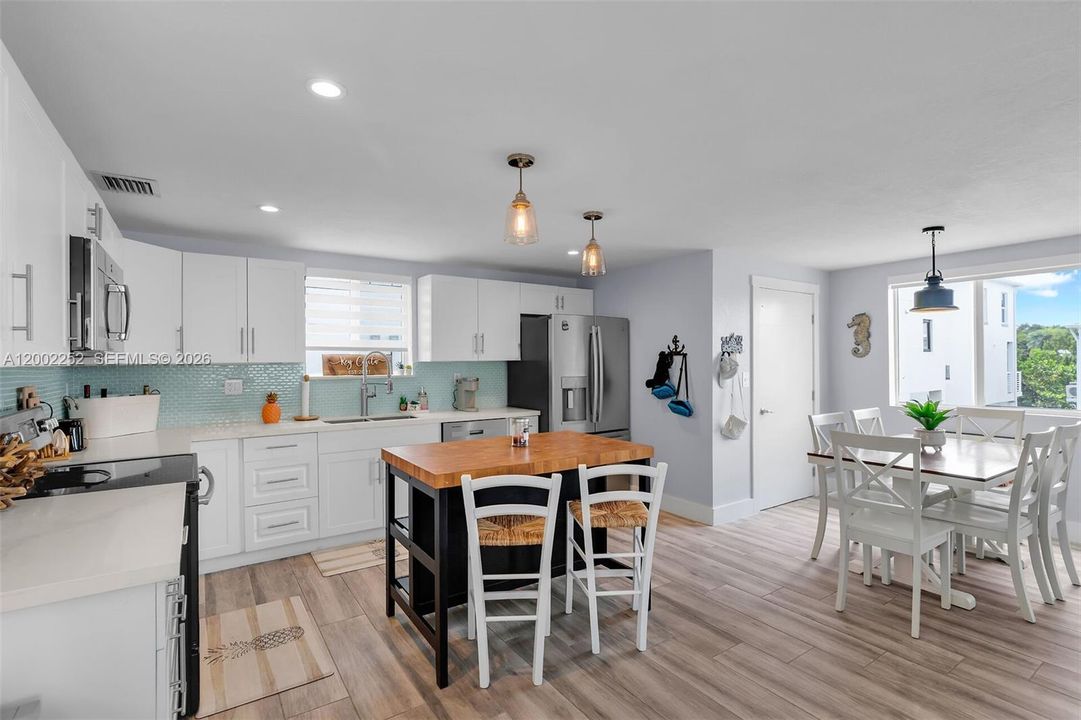 For Sale: $799,000 (4 beds, 3 baths, 1762 Square Feet)