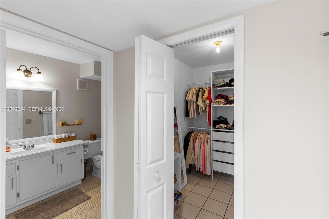 En Venta: $325,000 (2 camas, 2 baños, 1235 Pies cuadrados)