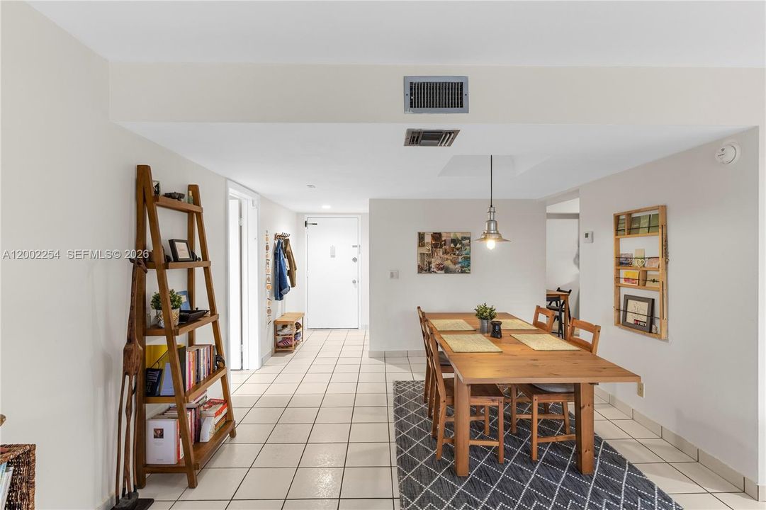 En Venta: $325,000 (2 camas, 2 baños, 1235 Pies cuadrados)