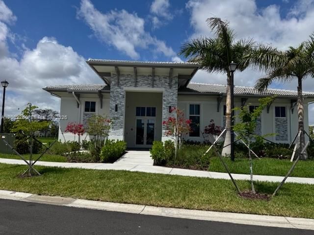 Active With Contract: $2,400 (3 beds, 2 baths, 1545 Square Feet)