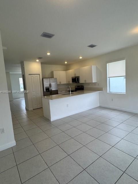 Active With Contract: $2,400 (3 beds, 2 baths, 1545 Square Feet)