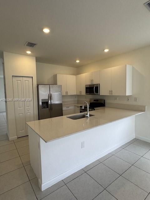 Active With Contract: $2,400 (3 beds, 2 baths, 1545 Square Feet)