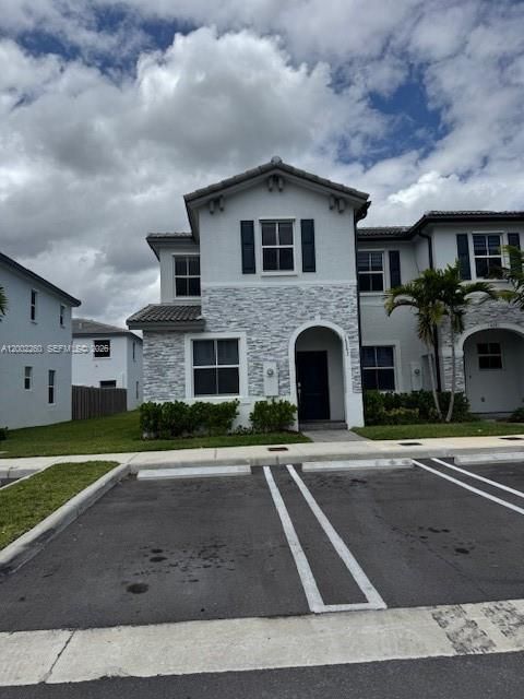 Active With Contract: $2,400 (3 beds, 2 baths, 1545 Square Feet)