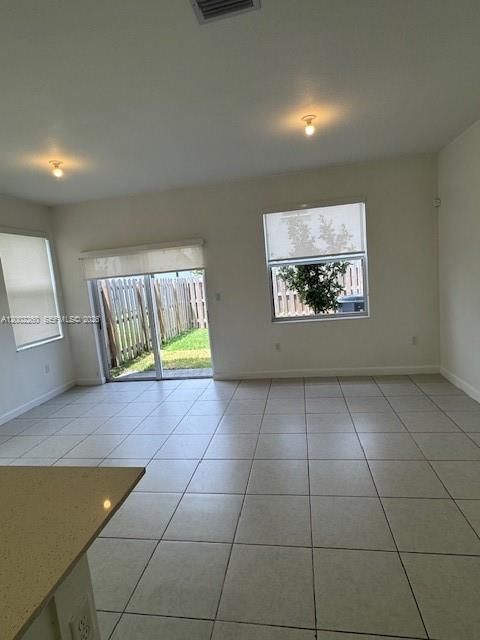 Active With Contract: $2,400 (3 beds, 2 baths, 1545 Square Feet)