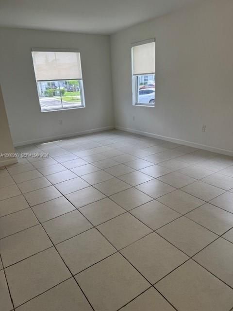 Active With Contract: $2,400 (3 beds, 2 baths, 1545 Square Feet)
