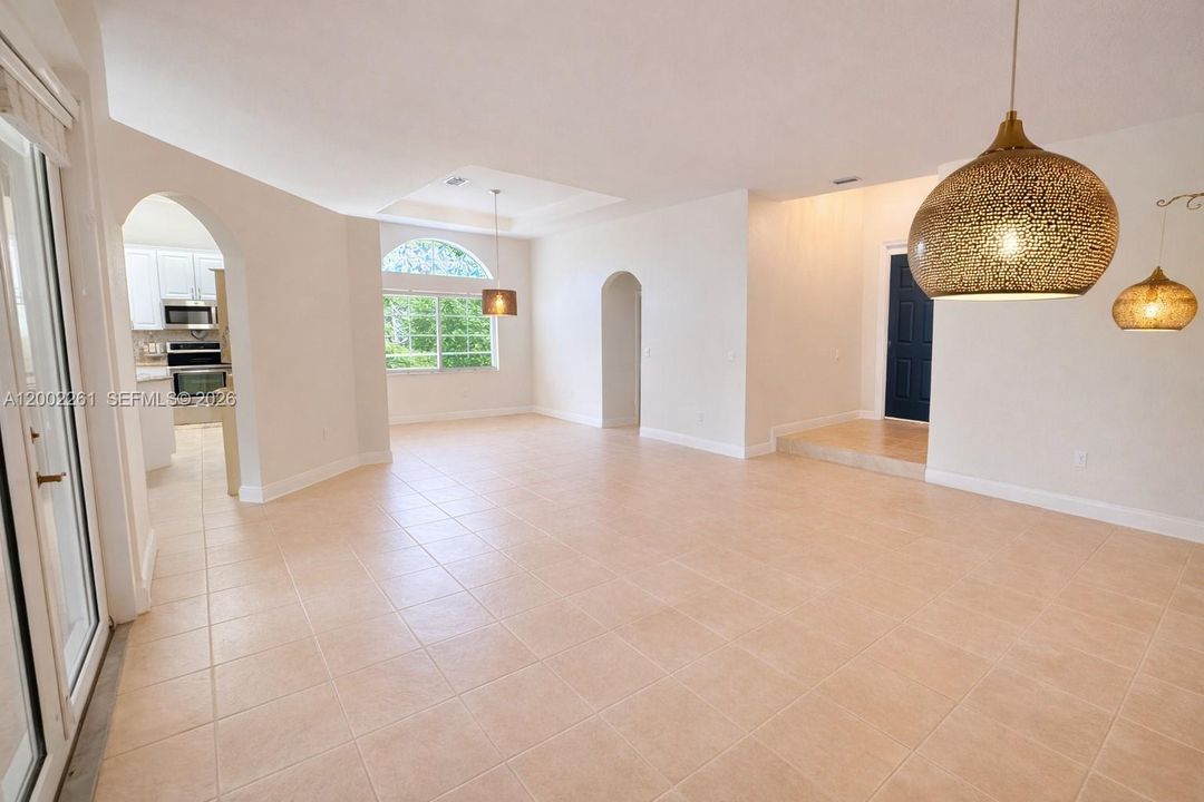 Vendido Recientemente: $520,000 (4 camas, 2 baños, 2122 Pies cuadrados)