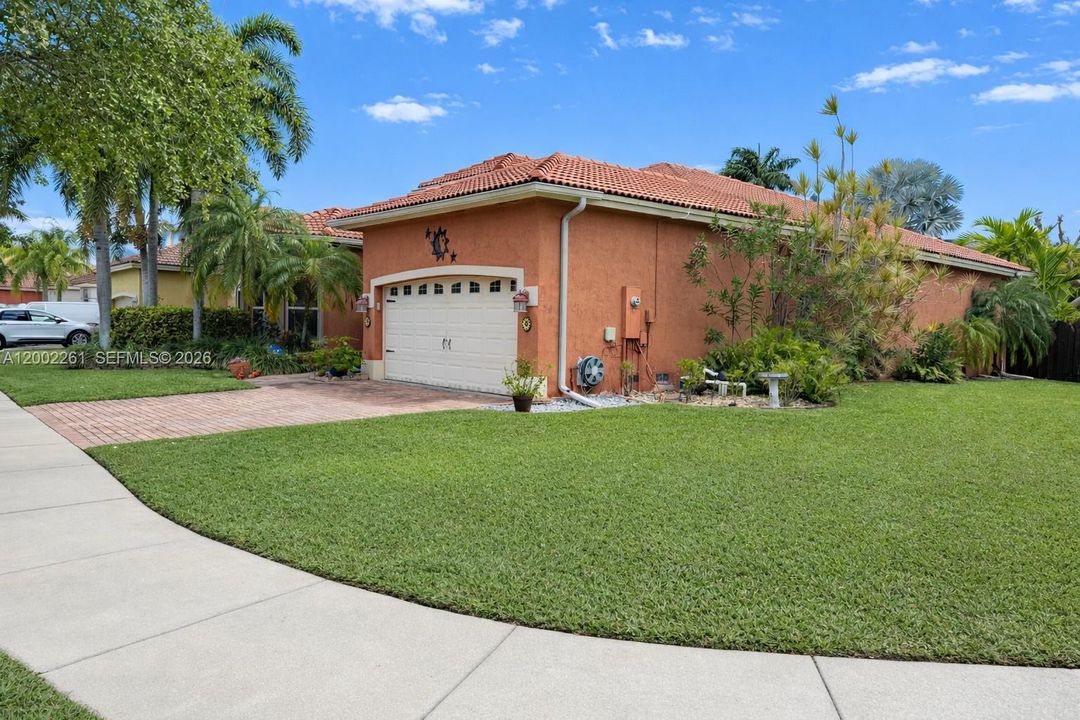 Vendido Recientemente: $520,000 (4 camas, 2 baños, 2122 Pies cuadrados)