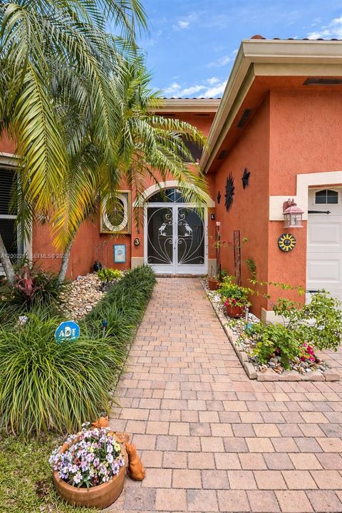 Vendido Recientemente: $520,000 (4 camas, 2 baños, 2122 Pies cuadrados)