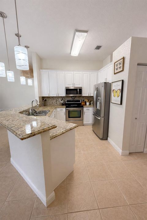 Vendido Recientemente: $520,000 (4 camas, 2 baños, 2122 Pies cuadrados)