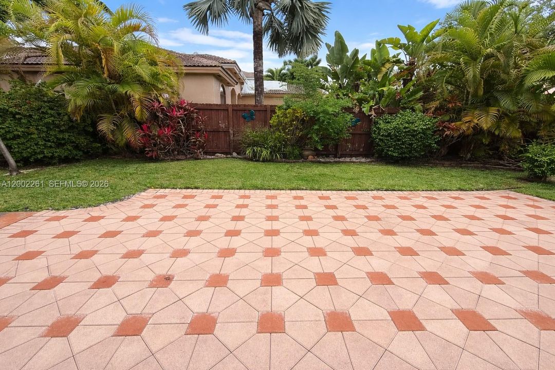 Vendido Recientemente: $520,000 (4 camas, 2 baños, 2122 Pies cuadrados)