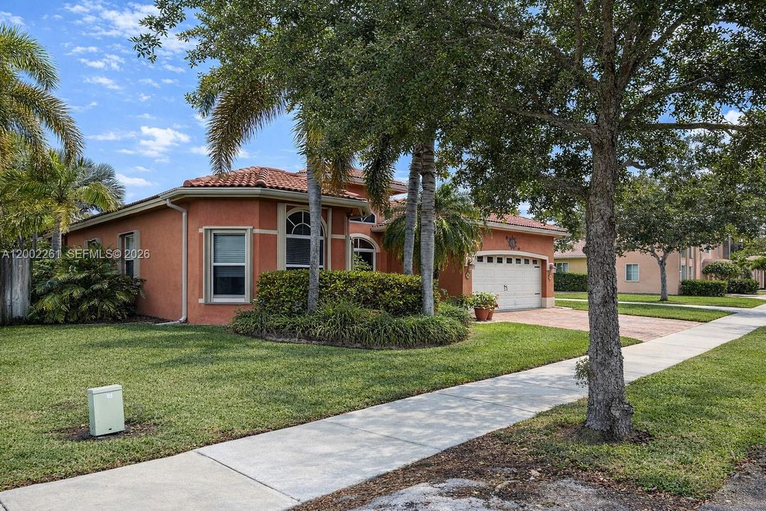 Vendido Recientemente: $520,000 (4 camas, 2 baños, 2122 Pies cuadrados)