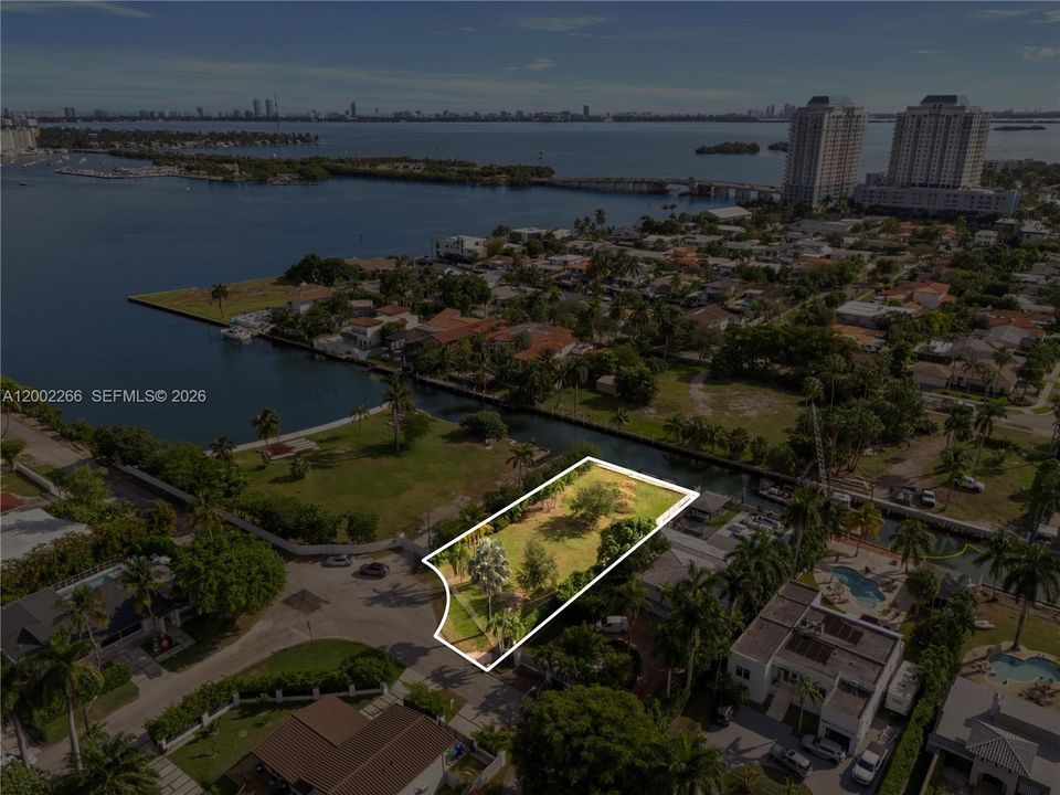 待售: $3,650,000 (0.30 acres)