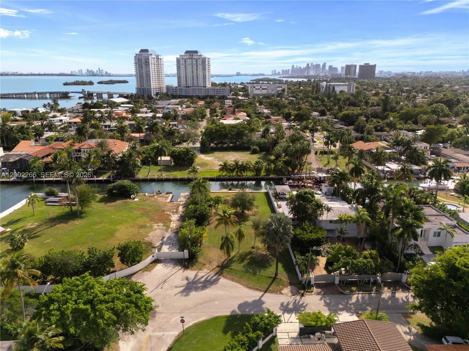 待售: $3,650,000 (0.30 acres)