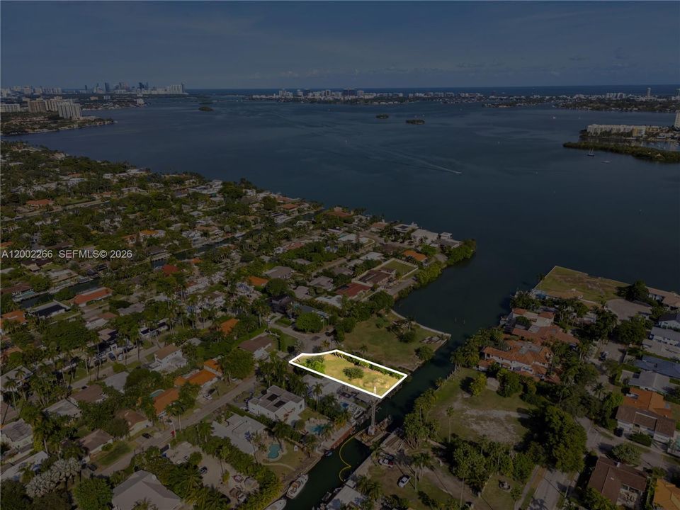 待售: $3,650,000 (0.30 acres)