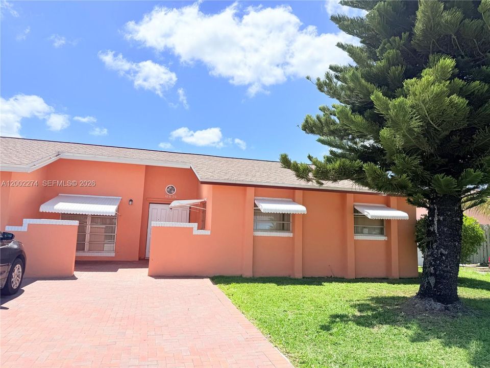 Activo con contrato: $1,400 (1 camas, 1 baños, 1793 Pies cuadrados)