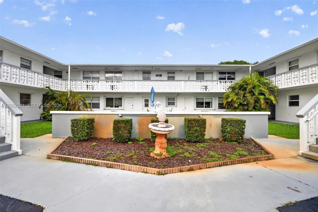Active With Contract: $1,650 (1 beds, 1 baths, 670 Square Feet)