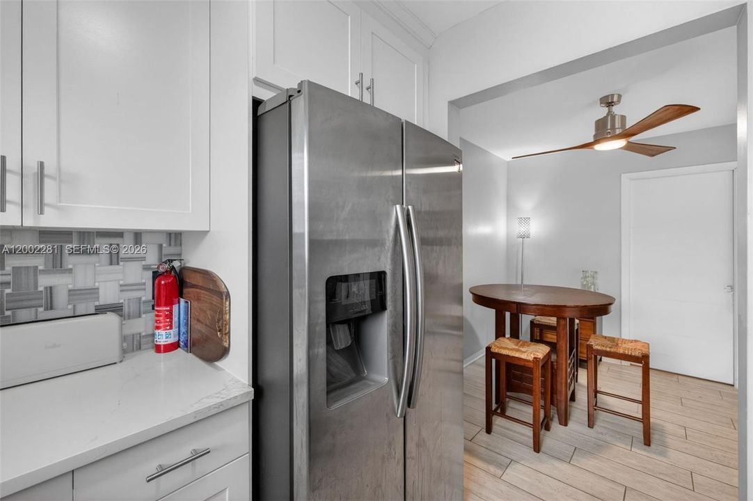 Active With Contract: $1,650 (1 beds, 1 baths, 670 Square Feet)