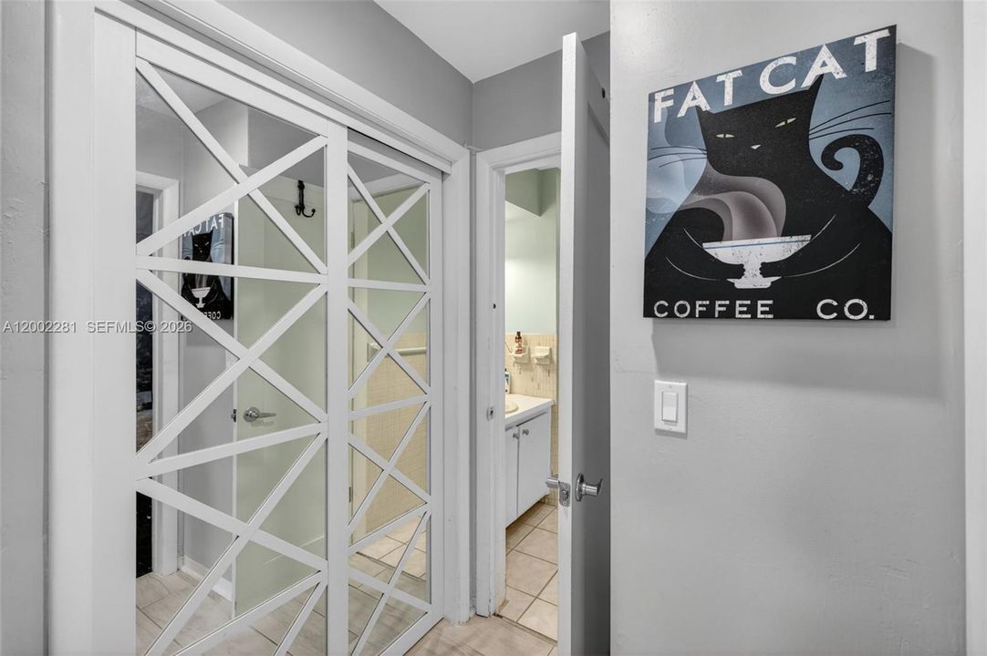 Active With Contract: $1,650 (1 beds, 1 baths, 670 Square Feet)
