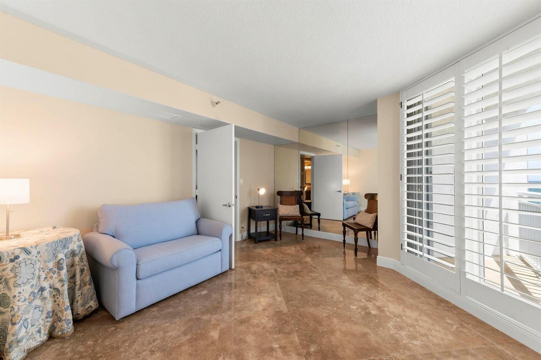 20 Family Room 02