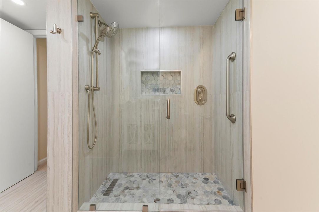 29 Bathroom 02