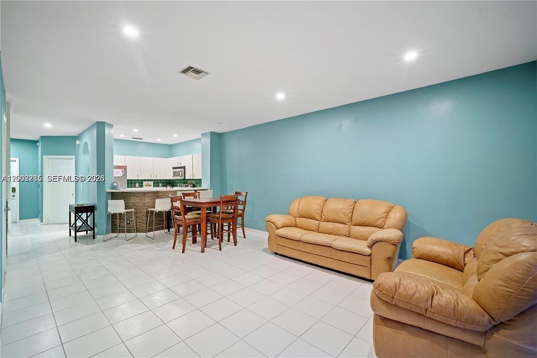 En Renta: $1,299 (1 camas, 1 baños, 1338 Pies cuadrados)