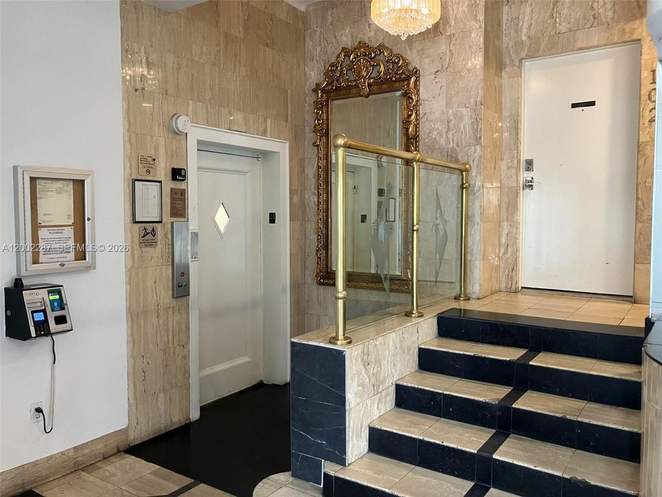 For Sale: $425,000 (1 beds, 1 baths, 410 Square Feet)