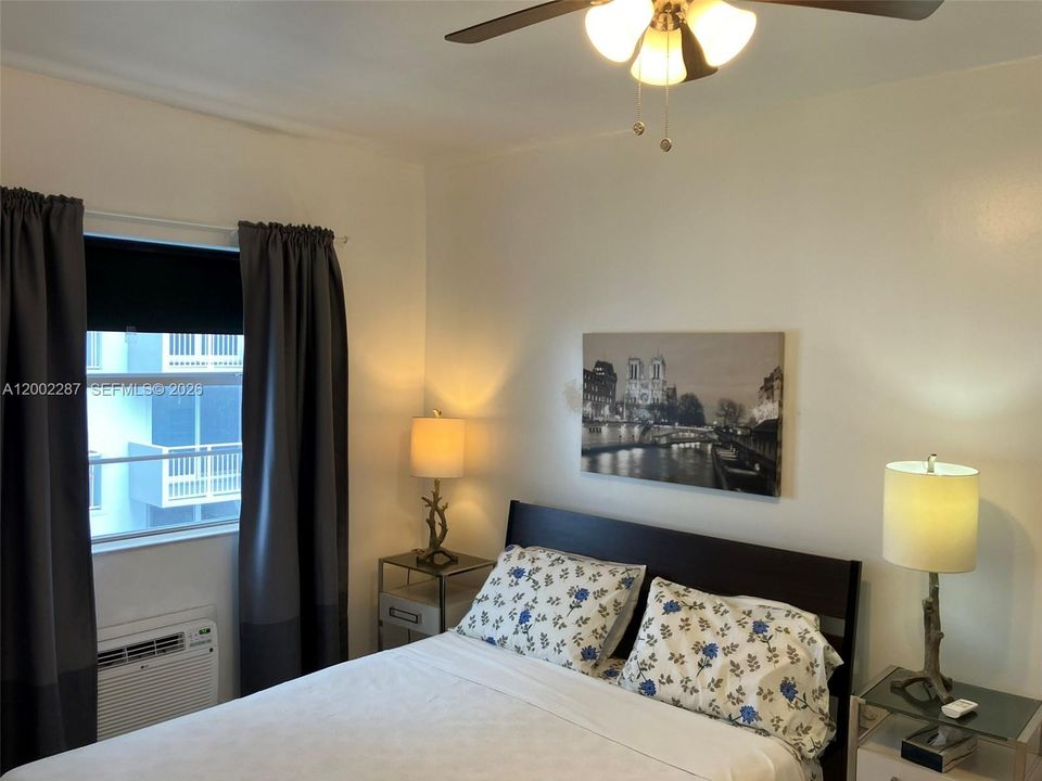 For Sale: $425,000 (1 beds, 1 baths, 410 Square Feet)