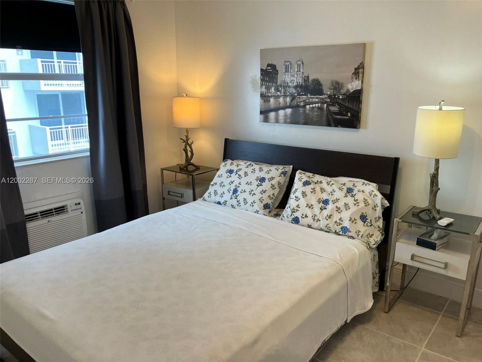 For Sale: $425,000 (1 beds, 1 baths, 410 Square Feet)