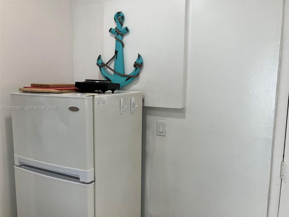 For Sale: $425,000 (1 beds, 1 baths, 410 Square Feet)