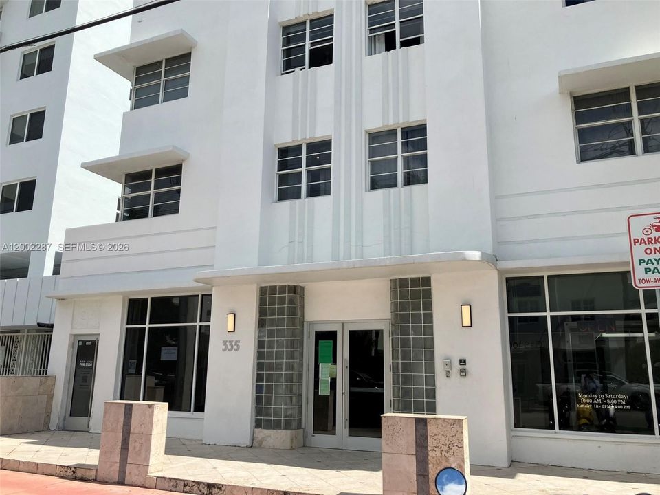 For Sale: $425,000 (1 beds, 1 baths, 410 Square Feet)
