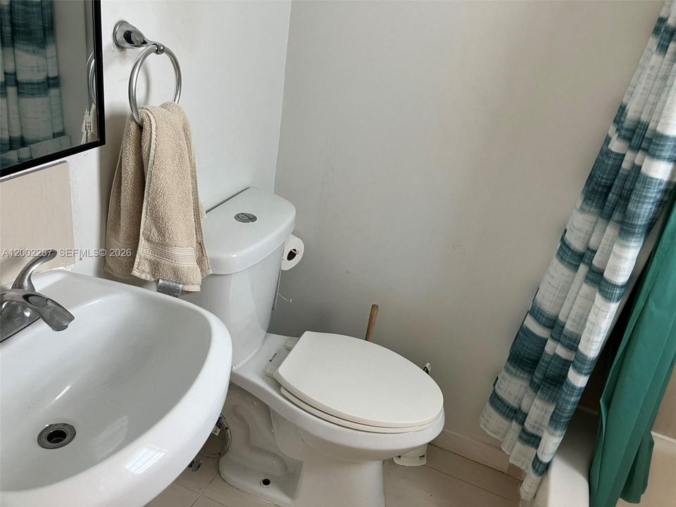For Sale: $425,000 (1 beds, 1 baths, 410 Square Feet)